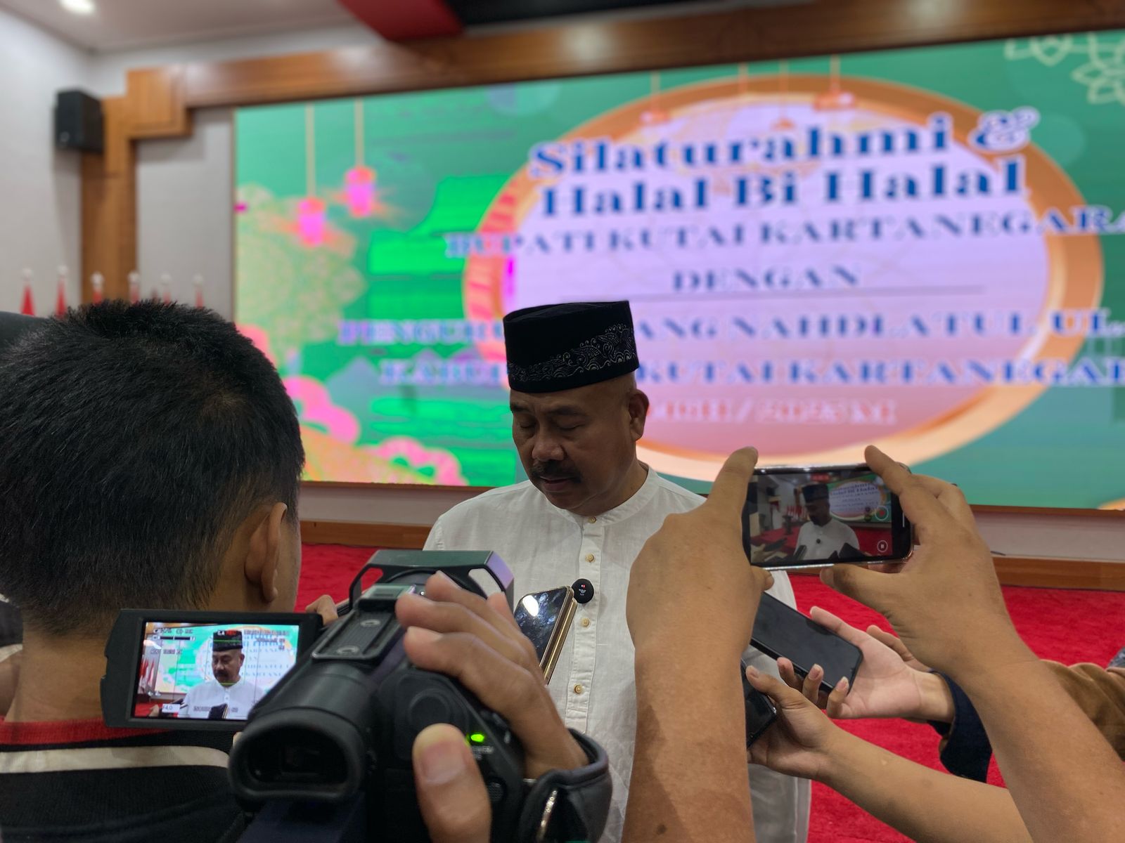 Bupati Kukar, Edi Damansyah Menghimbau Masyarakat untuk menjaga taman tanjung (Adv/Ruteberita).