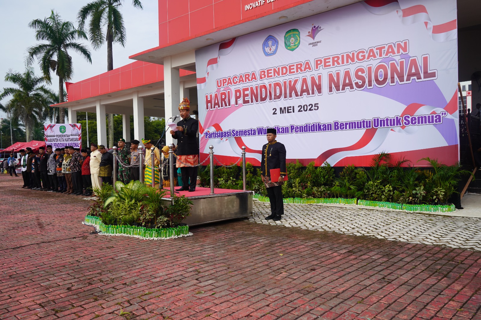 Sekda Kukar, Sunggono, pada peringatan Hari Pendidikan Nasional 2025