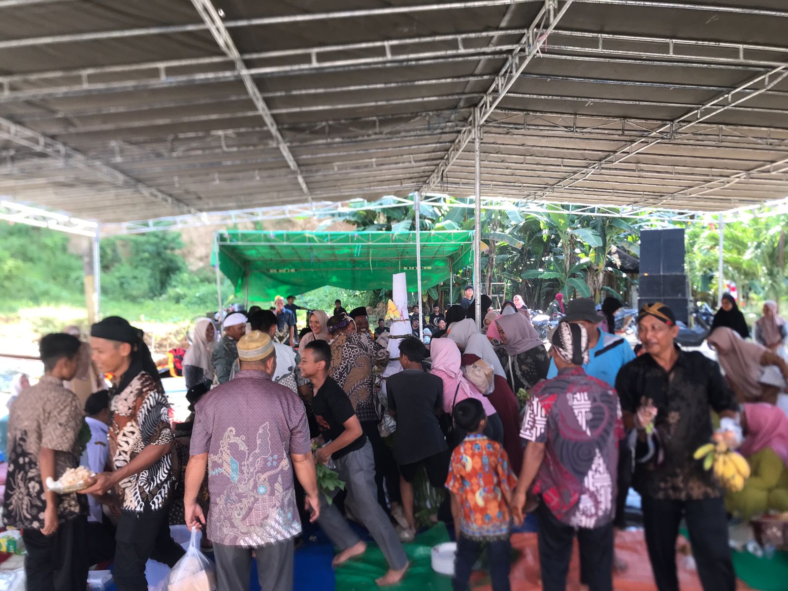 Acara Bersih Desa yang tetap berlangsung menjadi simbol keteguhan masyarakat dalam menjaga tradisi dan budaya lokal di tengah keterbatasan (Adv/Ruteberita)